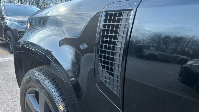 Land Rover Defender 3.0 D250 X-Dynamic HSE 110 5dr Auto Diesel Estate